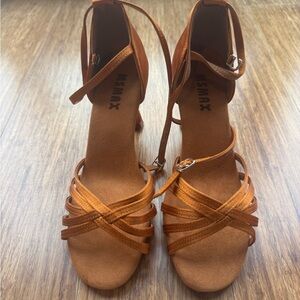 Women's Strappy Ankle-Heel Sandals in Tan